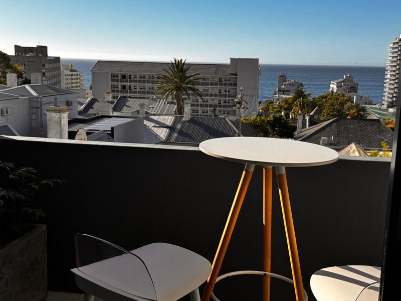 2 Bedroom Property for Sale in Sea Point Western Cape